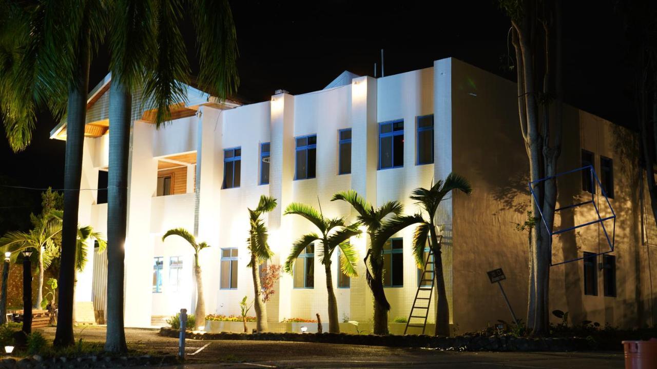 Super White Hotel T'ai-tung Kültér fotó